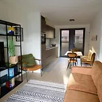 Cosy Renovated Studio For Two In Ostend T114